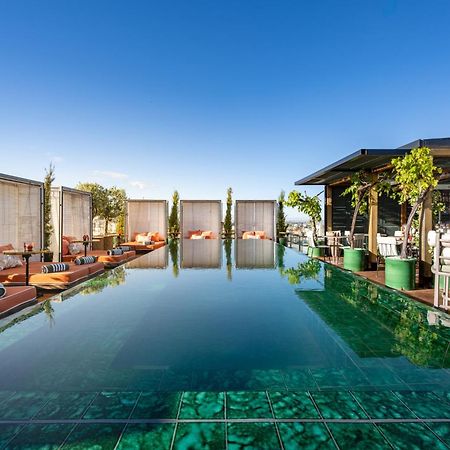 Bless Hotel Madrid - The Leading Hotels Of The World Ngoại thất bức ảnh The rooftop pool at the hotel